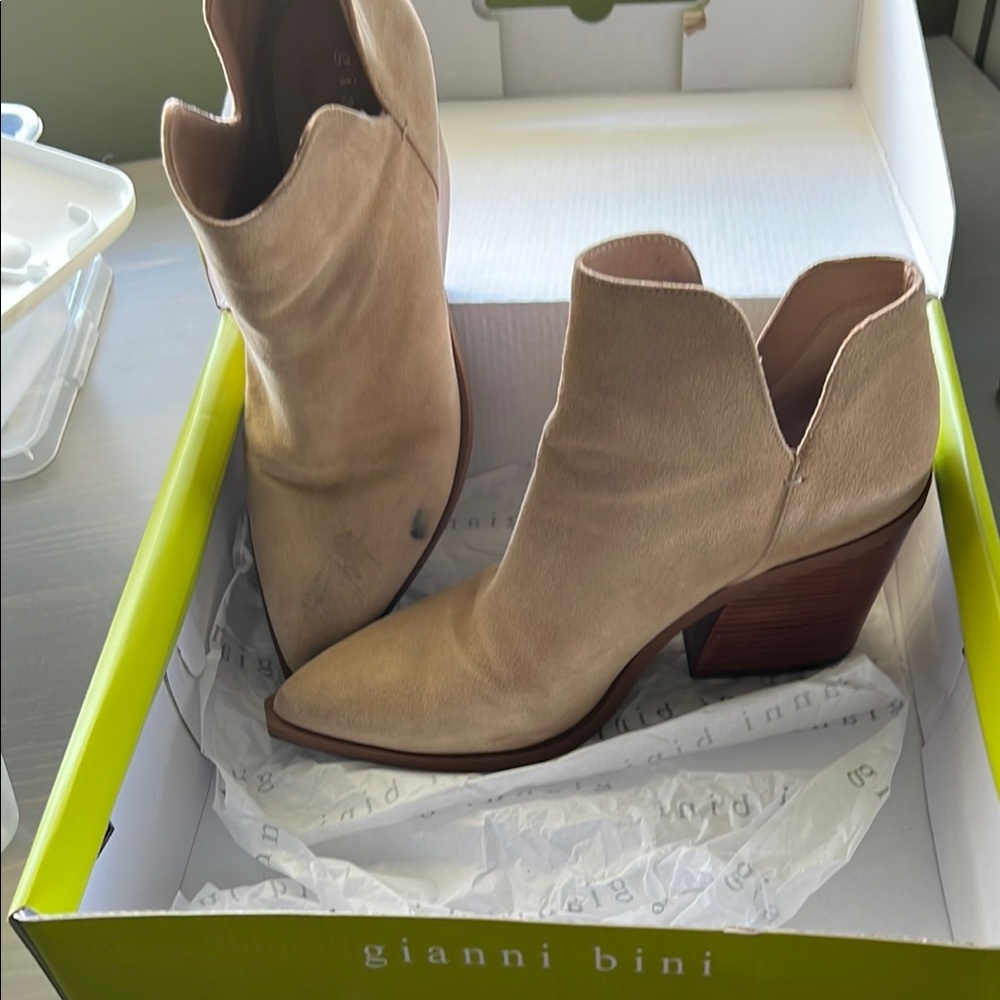 Gianni Bini Women's Tan Ankle Boots